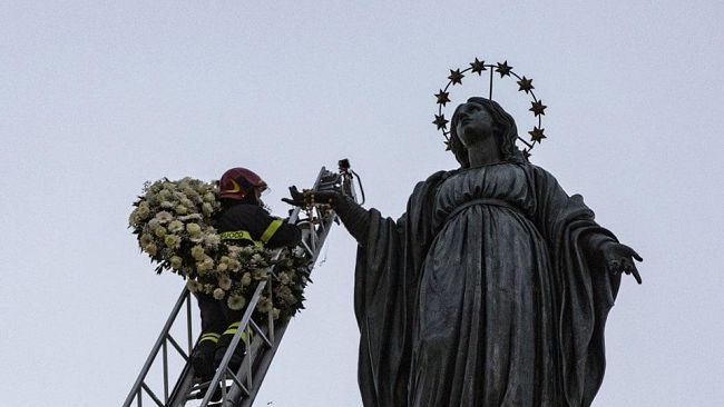 Ultime della sera: “Tra sacro e profano, il senso dei palermitani per l’Immacolata”