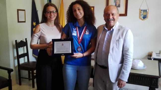 Paceco, l’amministrazione comunale premia la giovane cestista Aurora Maisano