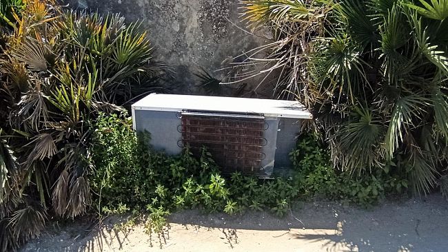 FOTO – Spazio al cittadino: degrado e rifiuti abbandonati nella frazione di Pietretagliate