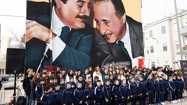 inaugurato-a-campobello-di-mazara-il-murale-di-fabio-hira-dedicato-a-falcone-e-borsellino