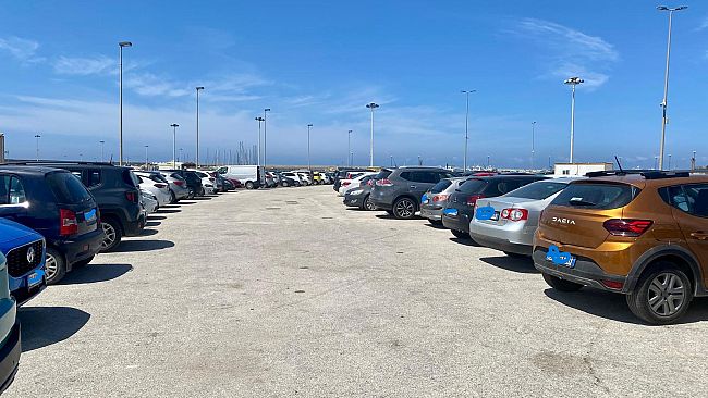 Mazara, la Polizia Municipale ferma un parcheggiatore abusivo nei pressi del piazzale Quinci