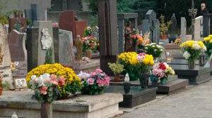 Marsala, Distrutti due chioschi di fiori al cimitero. Si indaga sulla pista dolosa