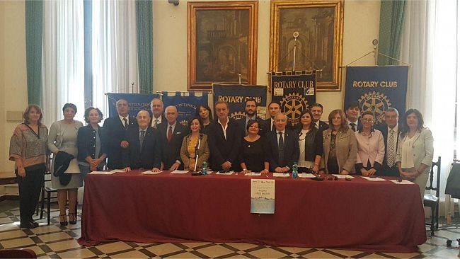 VIDEO – Trapani, presentato progetto “Free Water” promosso dai Club Rotary. Coinvolti 11 istituti scolastici.