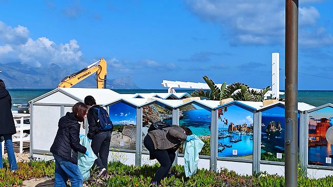   Alcamo Marina, pulita la spiaggia in zona Battigia 