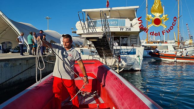Trapani, curioso incidente al porto