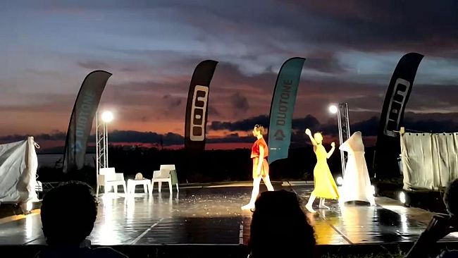 Marsala, kitefest: grande successo per lo spettacolo di danza “Vento d’Amore” 