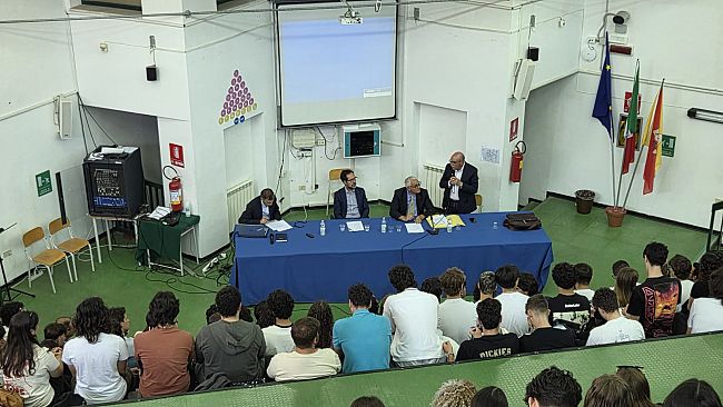 alcamo-premio-isabella-pipitone-premiati-27-studenti-del-liceo-classico-e-scientifico