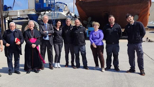 Il Vescovo di Trapani mons. Fragnelli e don Gruppuso in visita al Cantiere Base Nautica Trapani
