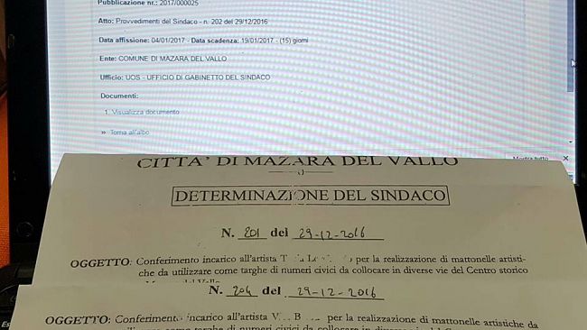 Mazara, a 4 artisti 12.000 euro per 2.000 numeri civici in ceramica. Perché sul sito comunale nascosti i loro nomi? Alla faccia della trasparenza.
