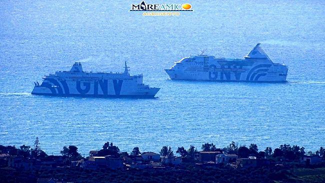 Mareamico lancia l’allarme: “Che fine fanno le acque reflue delle navi che ospitano i migranti in quarantena”?