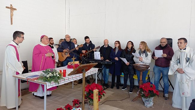 Il vescovo Giurdanella amministra cresime e battesimi a 8 detenuti del carcere di Castelvetrano