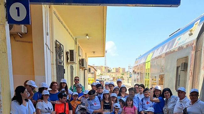 I ragazzi dell'Aias di Castelvetrano in gita con il treno a Trapani
