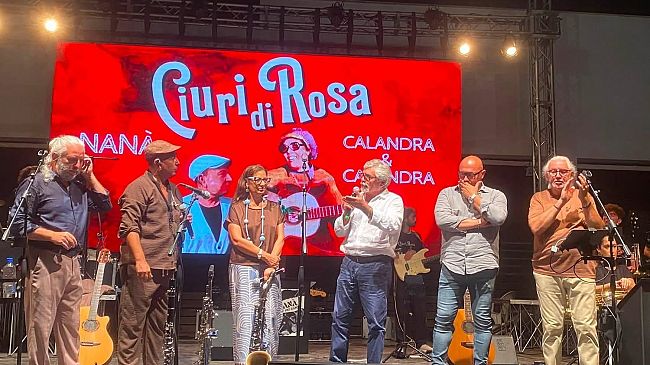 Grande successo per Nanà Gulino con la big band e i Calandra & Calandra per l'omaggio a Rosa Balistreri
