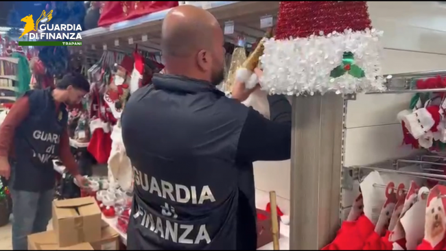 castelvetrano-e-marsala-la-gdf-sequestra-oltre-8000-articoli-e-giocattoli-natalizi