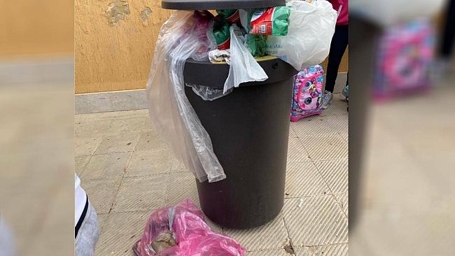 «Cassonetti sporchi davanti la