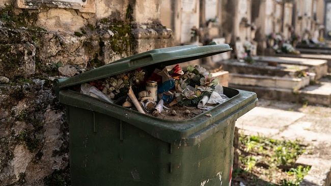 Marsala, ossa umane nel cassonetto; la riflessione sulla fine che tutti faremo