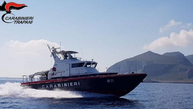 Favignana. Trova oltre 1.000 euro per terra. Consegna tutto ai Carabinieri