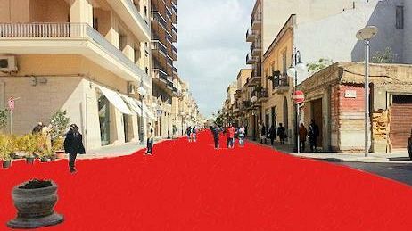 Da lunedì Corso Umberto I si tinge di rosso. Era proprio necessario in questo momento?