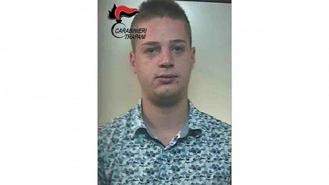 Alcamo, rapina ai danni di un extracomunitario. carabinieri arrestano giovane alcamese
