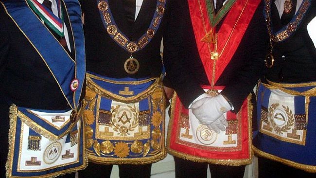 Logge Massoniche proviamo a capirne di più ed a sdrammatizzare certi rituali…