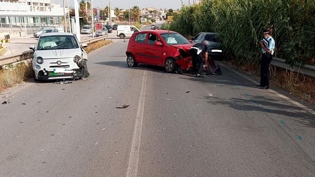 Incidente a Xitta, coinvolte tre auto: traffico in tilt