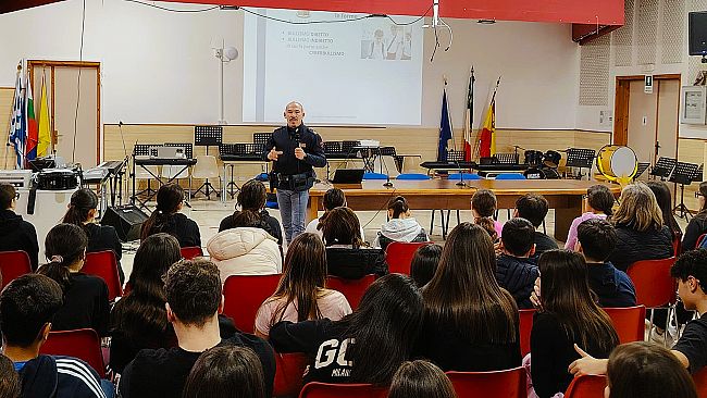 questura-di-trapani-incontri-con-gli-studenti-per-formare-i-cittadini-di-domani