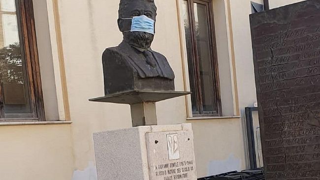 Vandali nel sistema delle Piazze, e tu come rilanceresti il cuore della città?