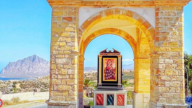Valderice, la Madonna di Custonaci torna sotto l’Arco del Cavaliere