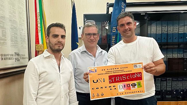 A Castellammare uno striscione contro la droga