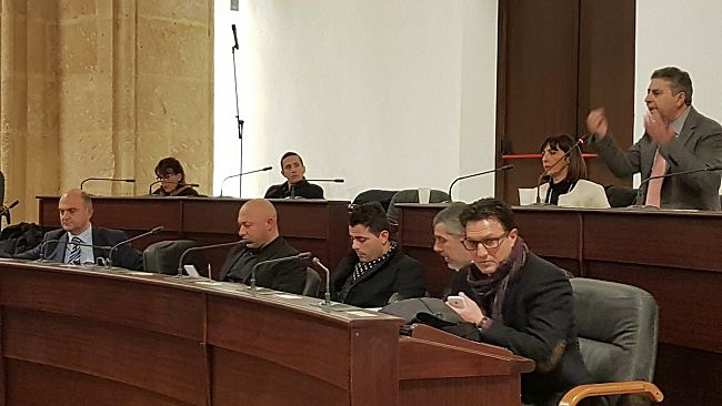 Mazara, dal “flirt” al fidanzamento ufficiale: Foggia nuovo vice presidente Consiglio comunale con i voti della maggioranza.