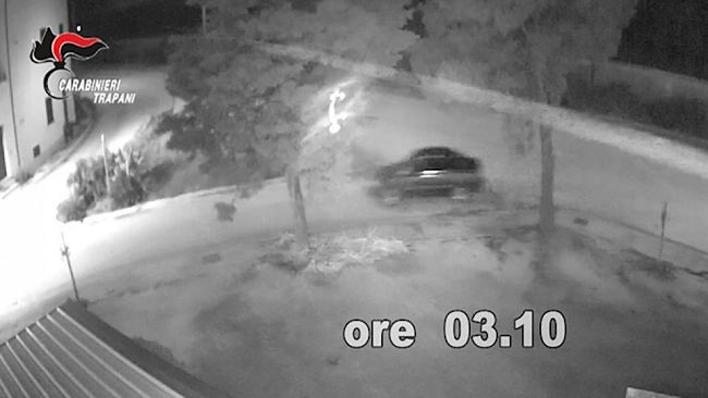 video-arresto-dellautore-dellincendio-dellauto-del-sindaco-di-gibellina-i-particolari-delle-indagini