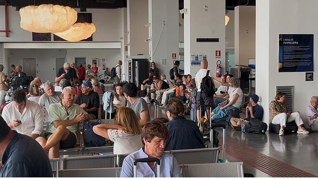 Pantelleria, 1000 passeggeri bloccati in aeroporto