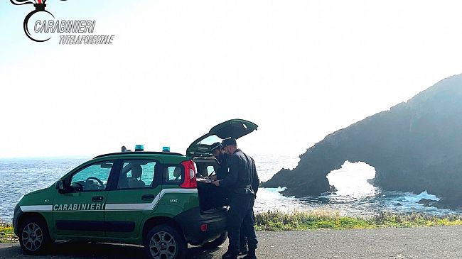 Pantelleria, controlli sulla cementificazione selvaggia delle aree protette: scattano denunce e sanzioni per 4 soggetti