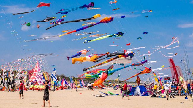san-vito-lo-capo-si-colora-con-il-14-festival-internazionale-degli-aquiloni