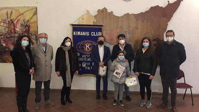 Kiwanis Service  Divisione 7 Sicilia donazione tablet ai ragazzi delle scuole
