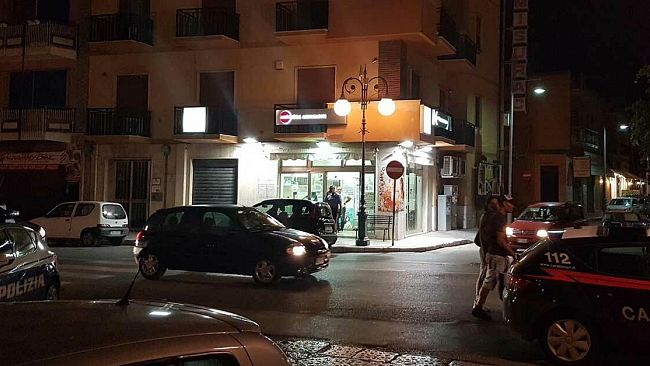 VIDEO – Mazara, rapina con lungo cacciavite alla gelateria Coppetta di C/so V. Veneto