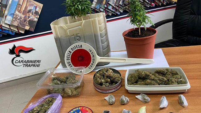 Marsala, i Carabinieri trovano droga e munizioni illegalmente detenute: un arresto e una denuncia