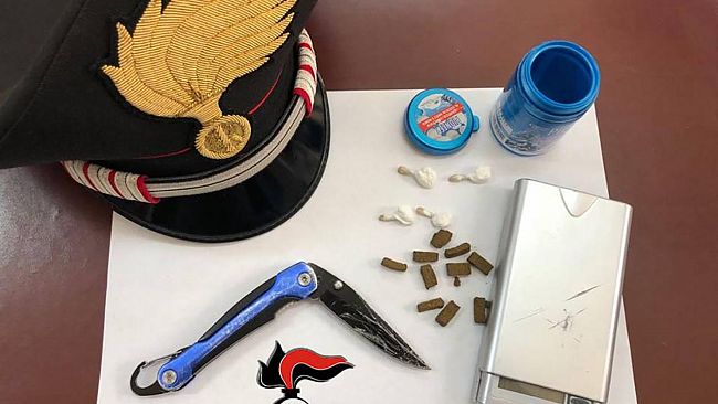 Trapani: hashish e cocaina in casa. 24enne arrestato dai Carabinieri