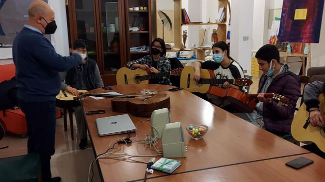 In “Casa della Comunità Speranza” avviato il corso di chitarra