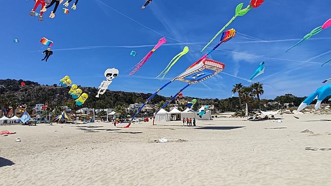festival-internazionale-degli-aquiloni-a-san-vito-lo-capo-successo-per-la-15-edizione