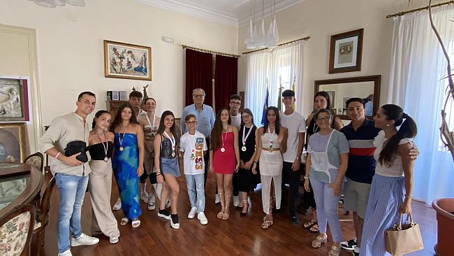 Il sindaco Lentini e l'assessora Ventimiglia ricevono i vincitori dei campionati italiani di danza sportiva