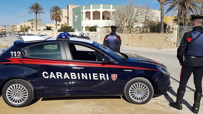 Mazara del Vallo, maltrattamenti e violazioni delle prescrizioni: un arresto