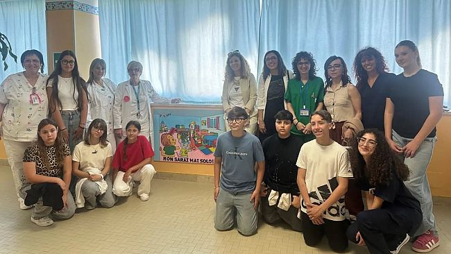 ​Ospedale Trapani, in Pediatria pannelli decorativi realizzati da una classe della “Ciaccio Montalto”