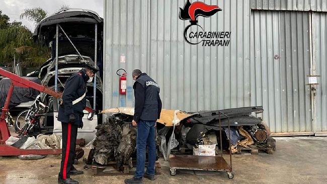 Alcamo. Scoperto dai carabinieri impianto di autodemolizione non autorizzato