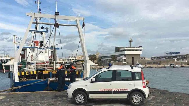 Mazara, imbarchi fittizi su un peschereccio: denunciati armatore e comandante mazaresi
