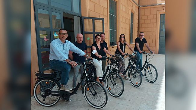 Paceco, il Comune consegna 15 biciclette al locale istituto comprensivo