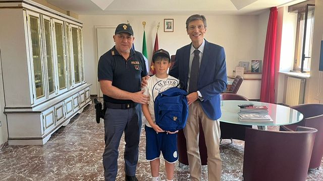 Questore di Trapani dott. Giuseppe Felice Peritore riceve Pietro, un giovane trapanese di anni 9