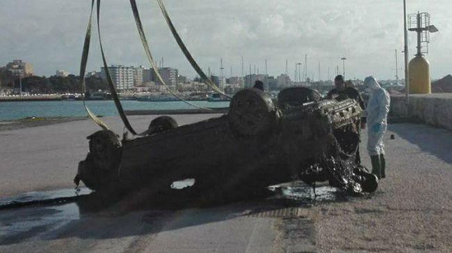 Mazara, scoperta auto affondata nel porto. Stamattina il suo recupero