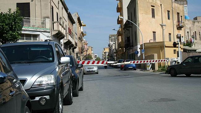 Lunghe attese davanti a passaggi a livello chiusi. Il sindaco di Girolamo scrive a RFI Sicilia