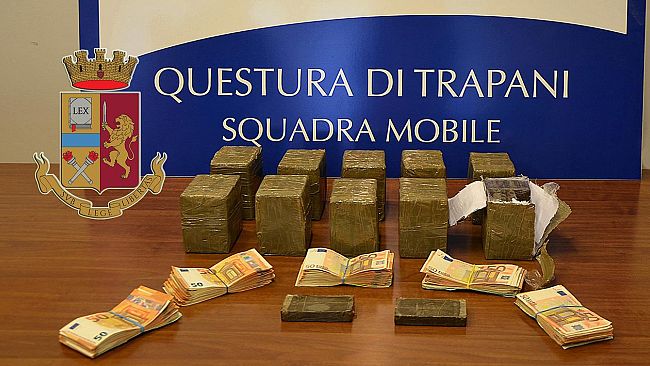 Trapani: arrestato spacciatore con 10 kg di hashish – Spacciava hashish nonostante fosse detenuto domiciliare